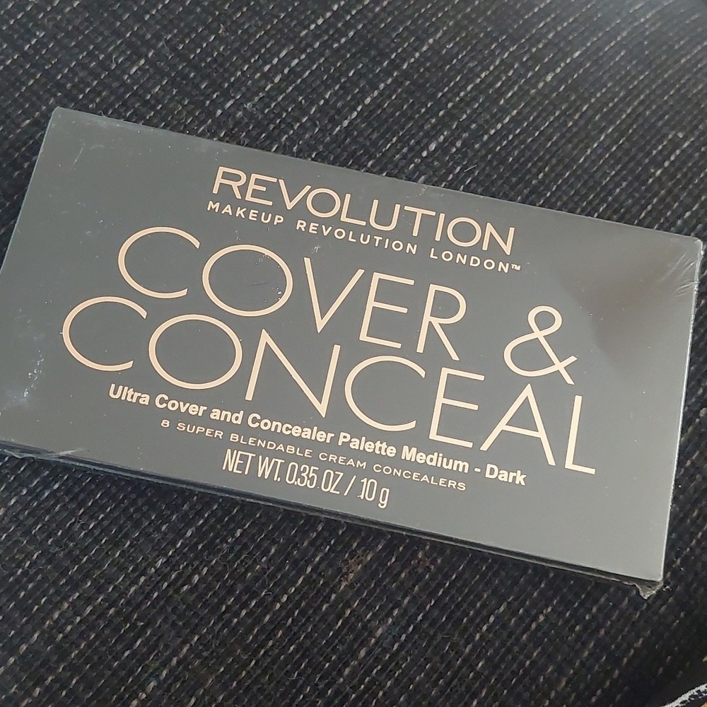 NEW Makeup revolution‎ cover & conceal medium dark cream palette
